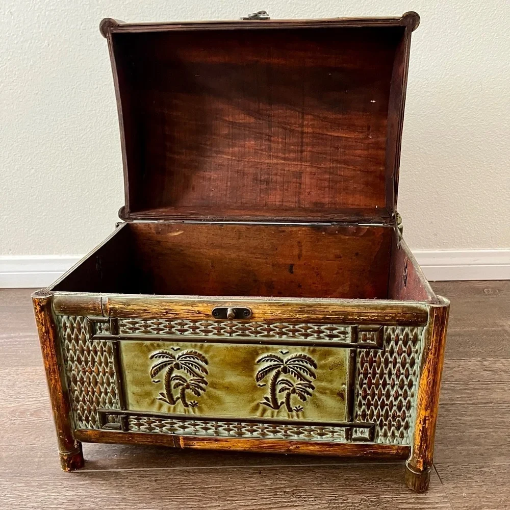 Vintage-Inspired Palm Motif Decorative Storage Trunk - Green and Brown